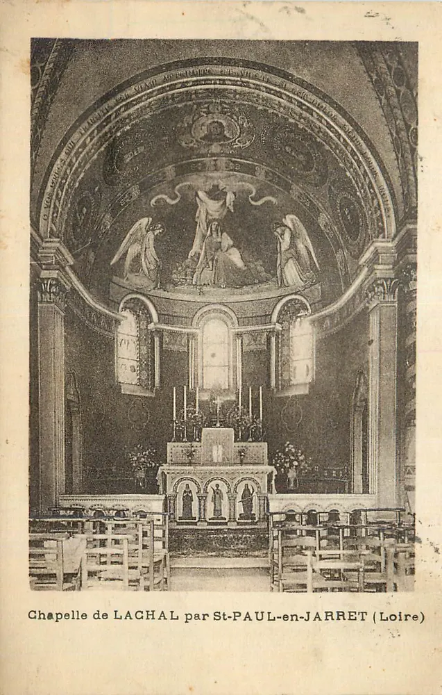 Kapelle Lachal in St-Paul-en-Jarret (Loire) — Innenansicht mit Fresko und Altar - Vorderseite