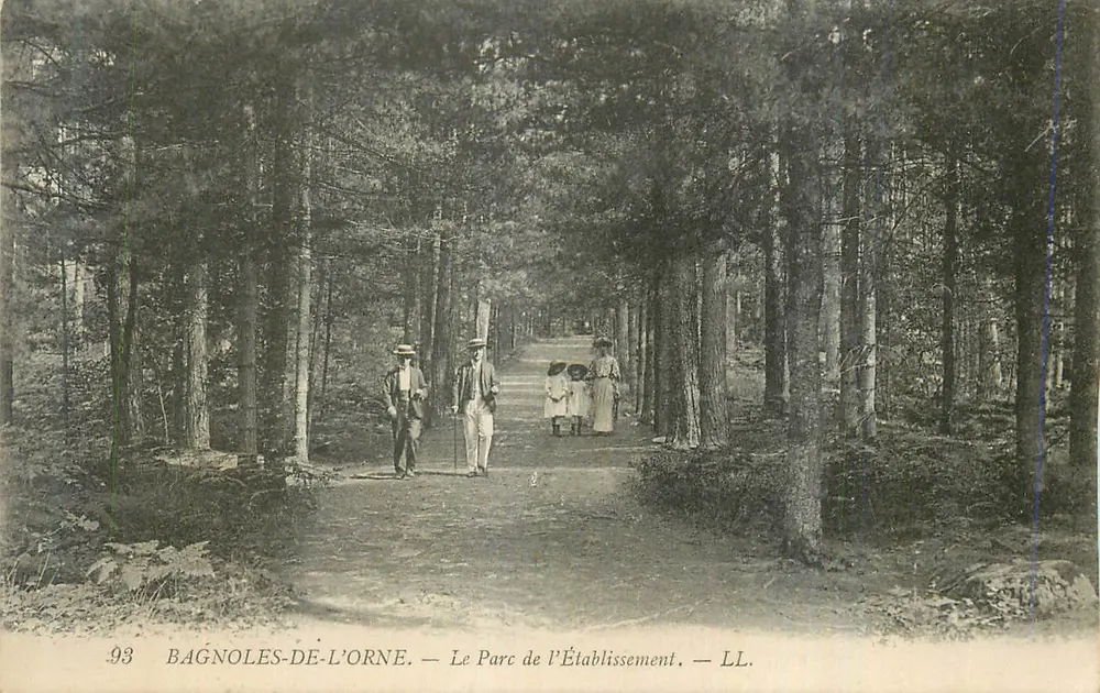 Bagnoles-de-l'Orne — O Parque do Estabelecimento — LL. - Frente