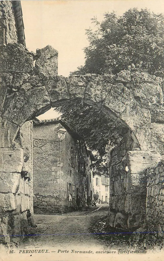 Périgueux — Porte Normande, anciennes fortifications — éditeur L. Hot, n° 36 - Recto