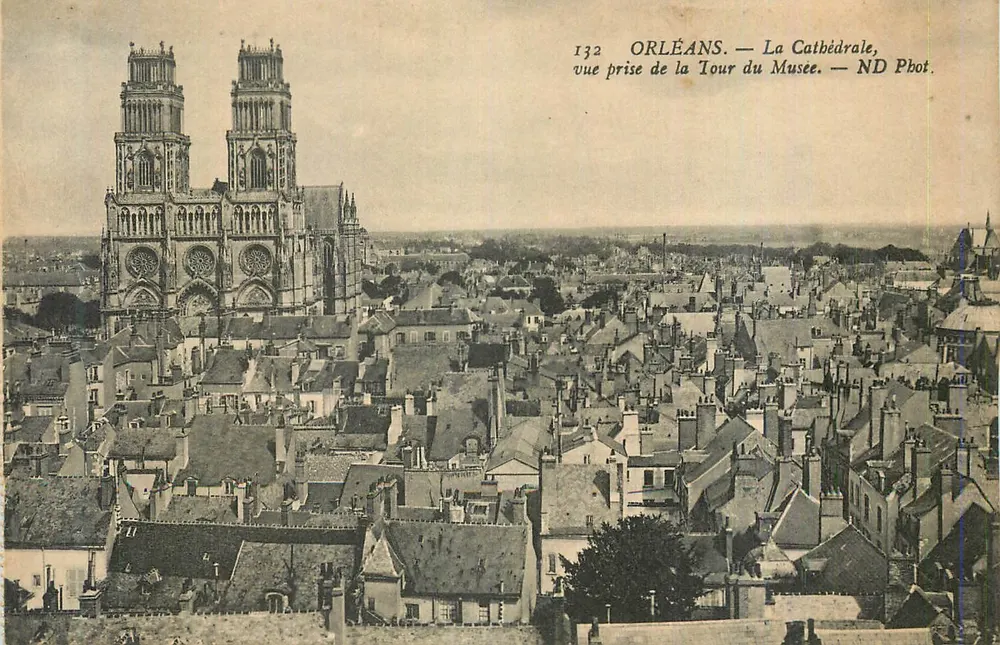 Orléans — La Cathédrale, Ansicht vom Turm des Museums — ND Phot. - Vorderseite