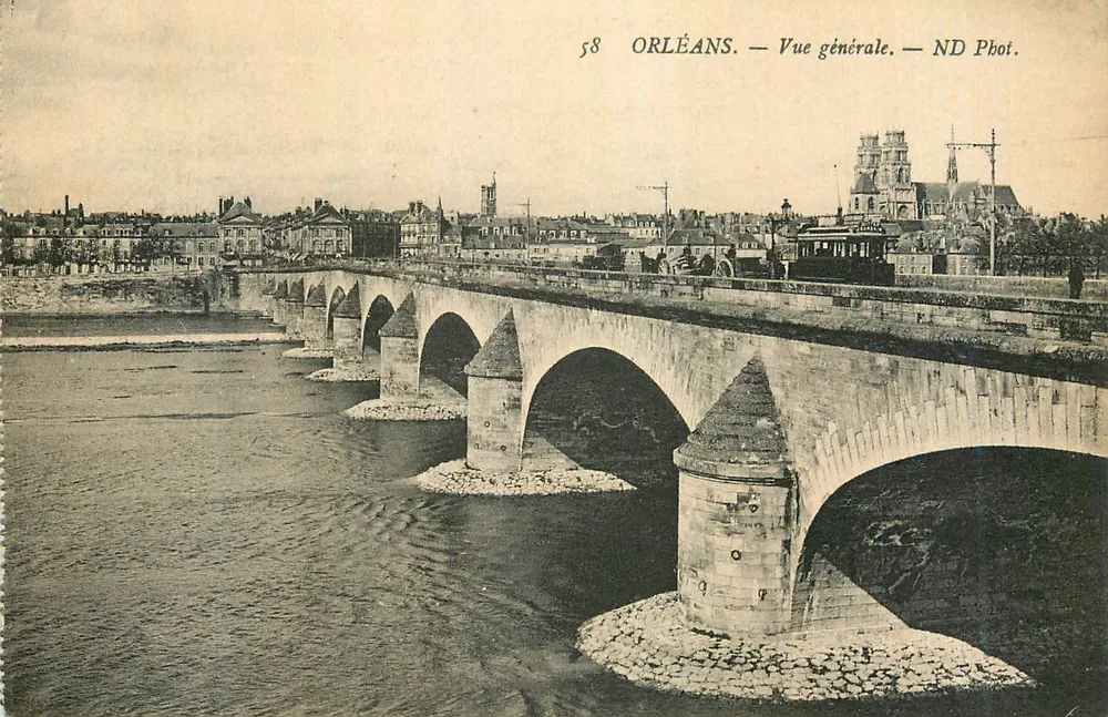 Orléans — Vista geral — ND Phot. - Frente