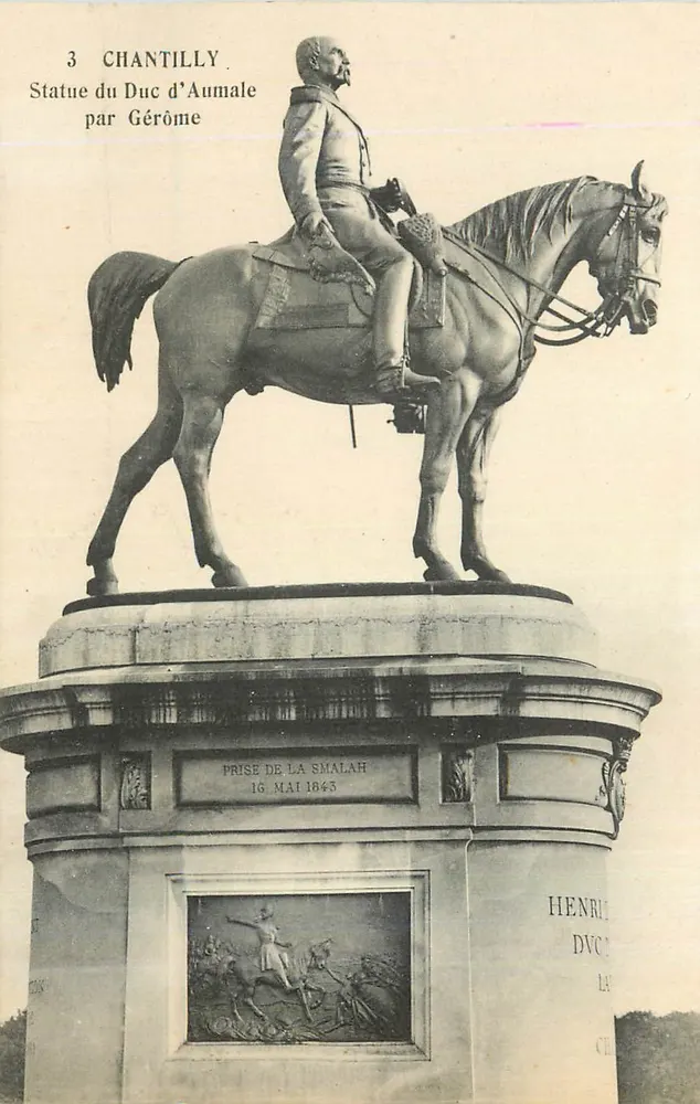Chantilly — Estátua do Duque de Aumale por Gérôme — editor desconhecido, n° de série 3 - Frente