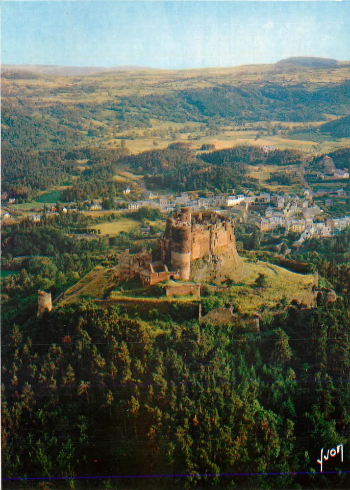 Schloss Château-Chinon — Luftbild — JvON - Vorderseite