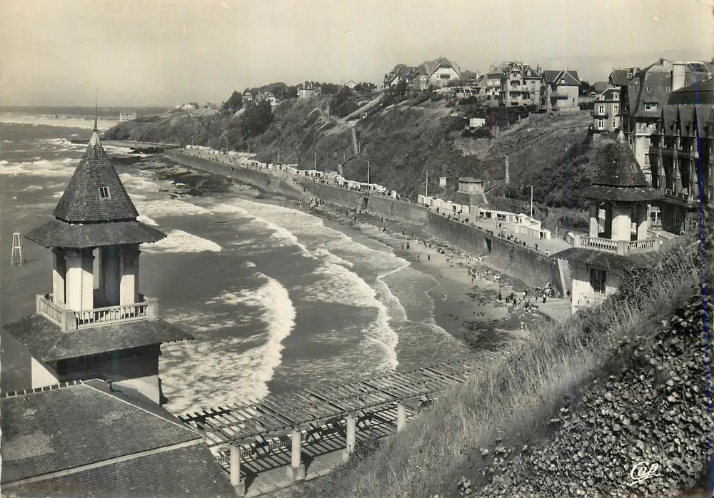 Praia de Deauville — vista panorâmica — C.P. 22 - Frente