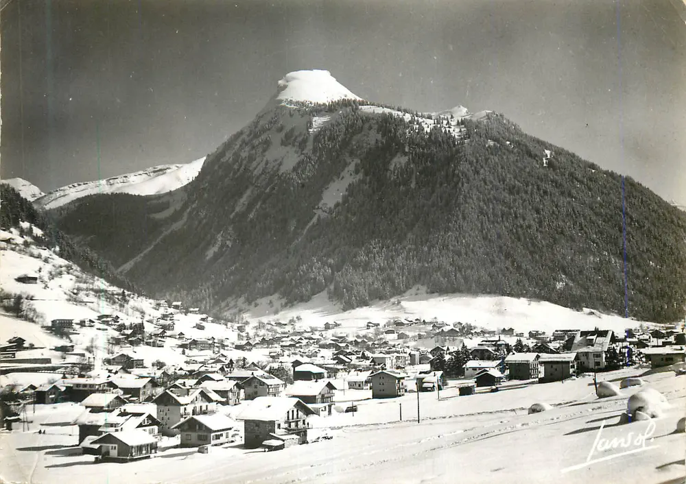 Schneegestelltes Dorf am Fuße eines Berggipfels — Verlag Lamsol - Vorderseite