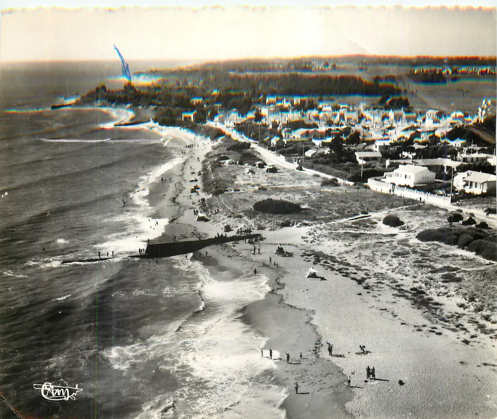 Plage de Tel Aviv — vue aérienne avec jetée et promenade — éditeur 'Amyks' (signature visible) - Frente