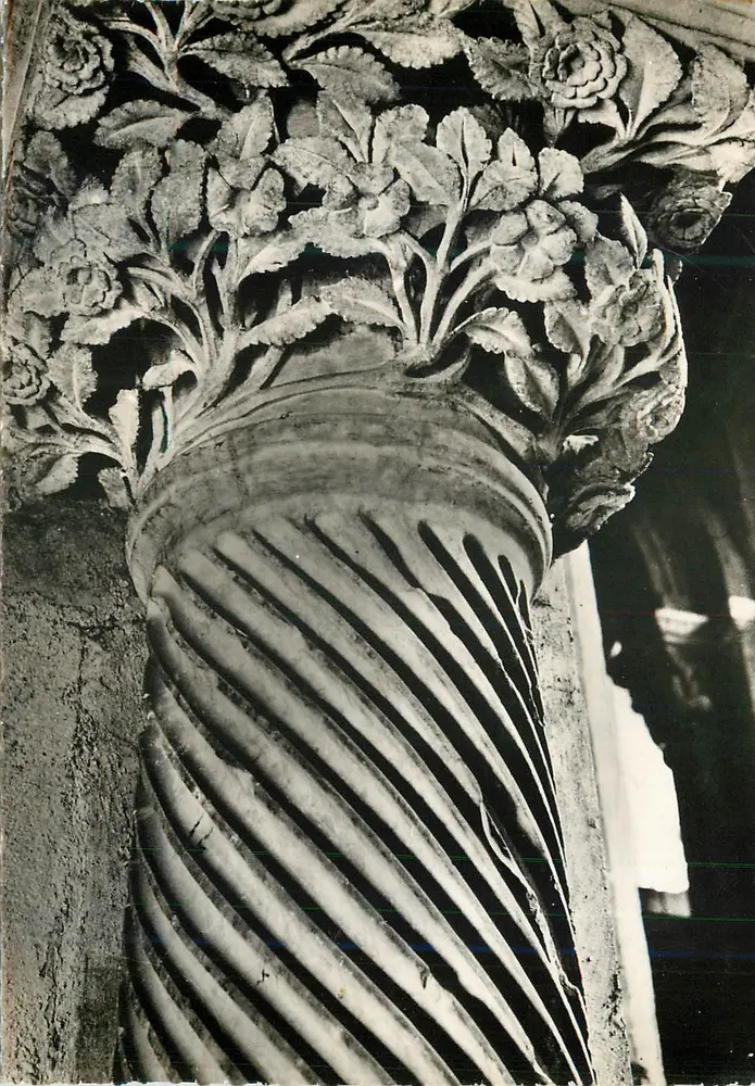 Capitelle und Säulenfuß mit Blättern — architektonischer Detail — unbekannter Verleger - Vorderseite