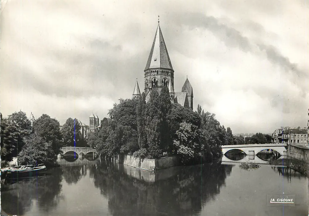 Igreja de São Pedro sobre o Ródano — vista do rio — JA CIGOGNE - Frente