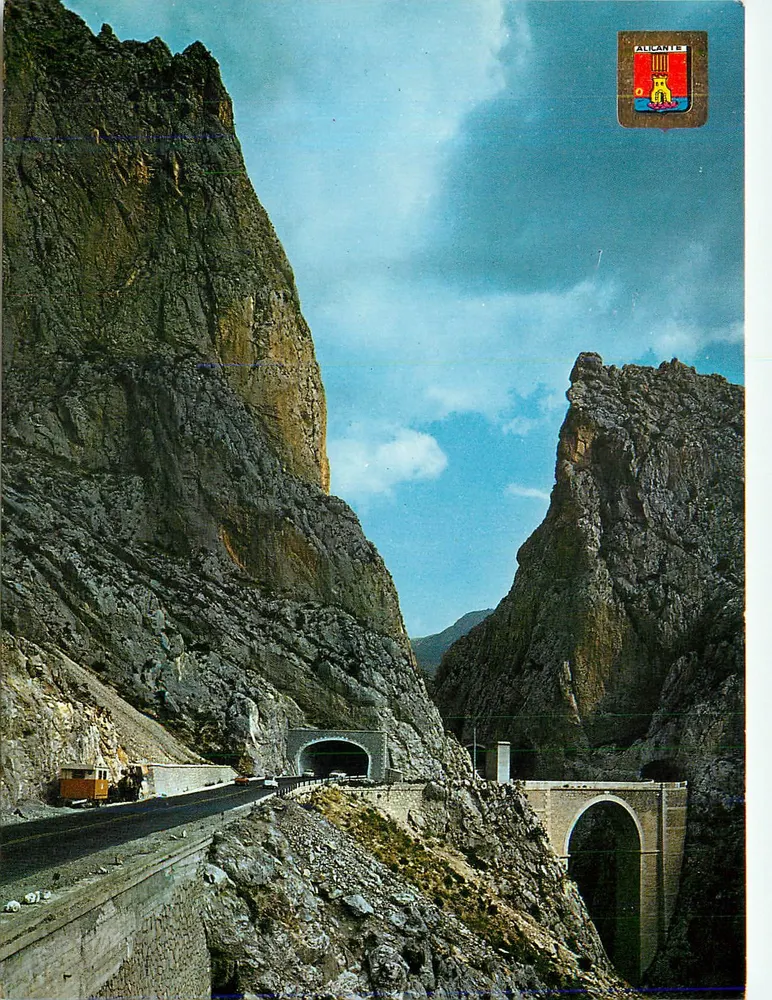 Aucante — Túnel e ponte em um cânion montanhoso — editor desconhecido - Frente