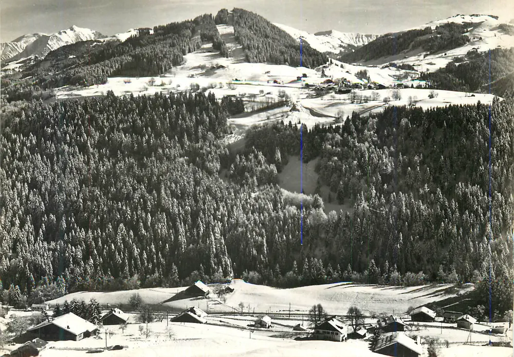 Winterlandschaft in den Bergen — Schneefärbige Wälder und Chalets — Verlag unbekannt - Vorderseite