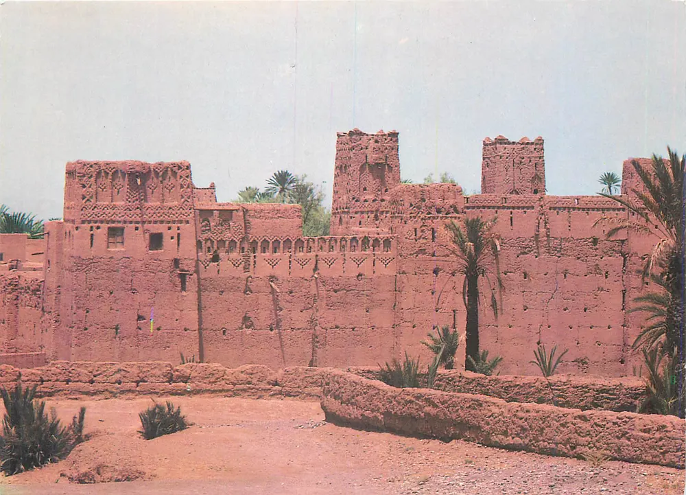 Kasbah de Marrakech — vista das muralhas de adobe — editor não visível - Frente