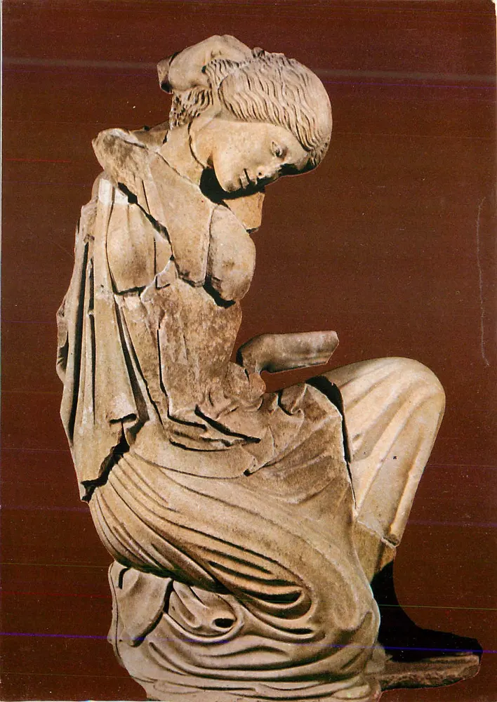 Gesittete Frau Statue — Antikes Fragment — Museum für Kunst und Geschichte der Stadt Lyon - Vorderseite