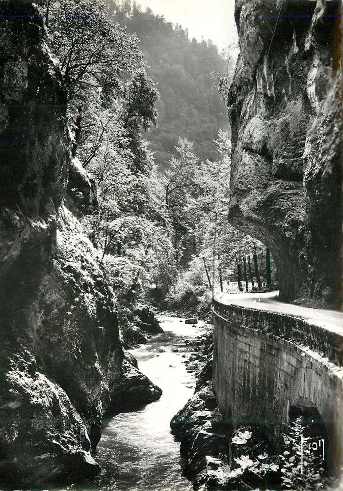 Gorges du Fron — Ansicht des Wasserlaufs und des Weges — Verlag Fron, Seriennummer 109 - Vorderseite