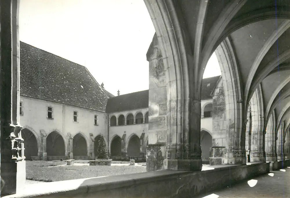 Innere Hof eines Klosters — Ansicht unter den gotischen Arcaden — Verlag unbekannt - Vorderseite
