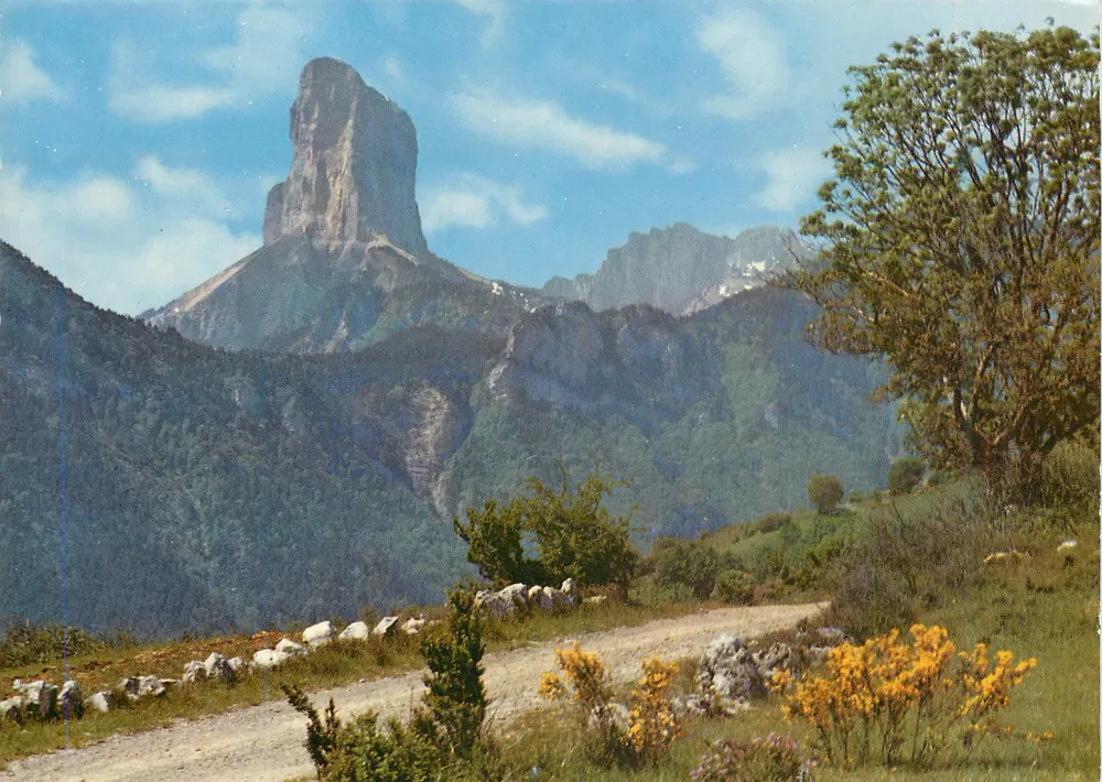Mont Aiguille — Panoramablick — Verlag unbekannt - Vorderseite