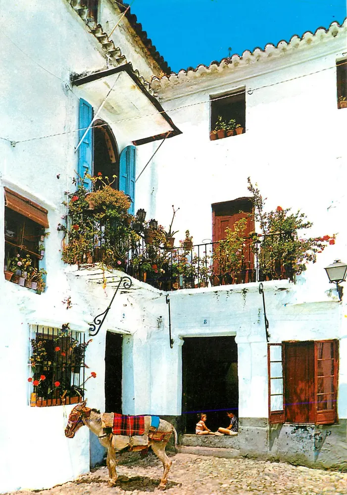 Geschäftige Straße in Frigiliana — Andalusien — Verlag nicht sichtbar - Vorderseite