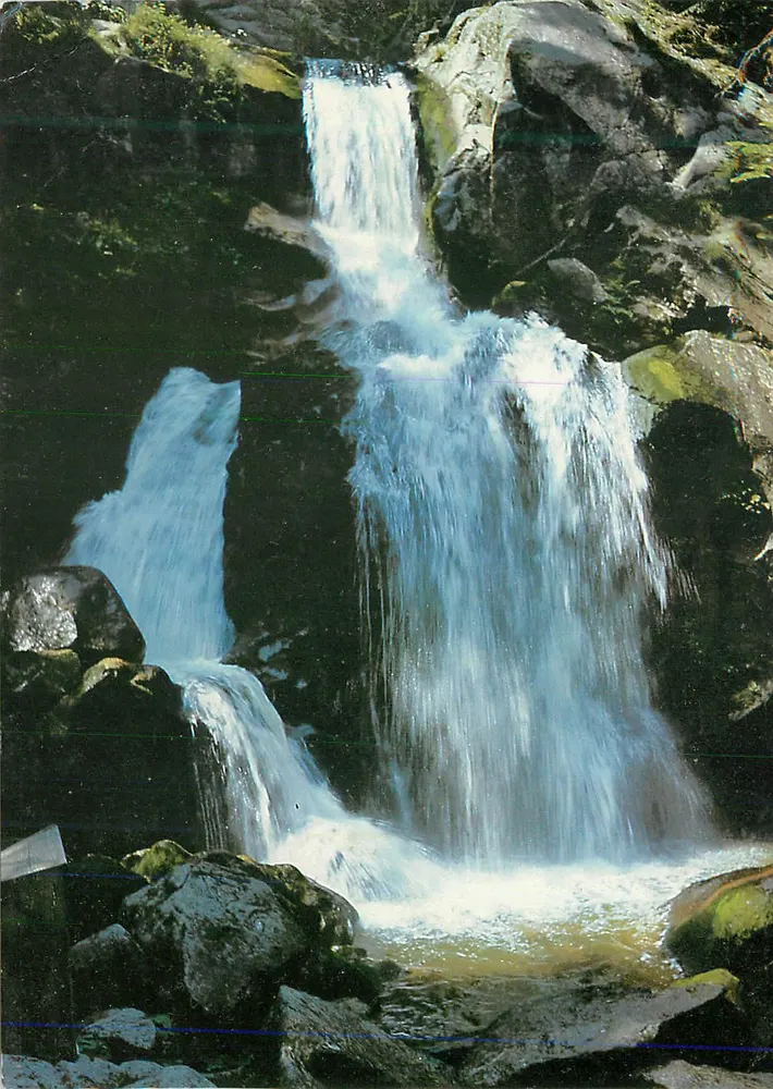 Wasserfall — bergiges Landschaftsbild — Verleger nicht sichtbar - Vorderseite