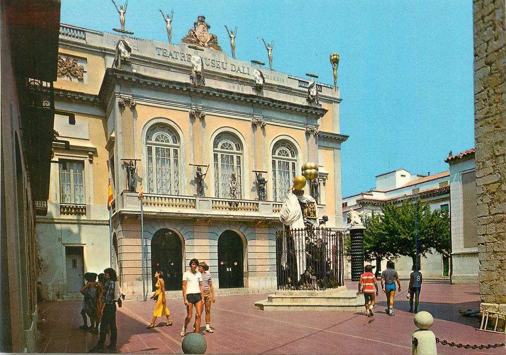 Teatro Museu Dalí — Figueres — editor não visível - Frente