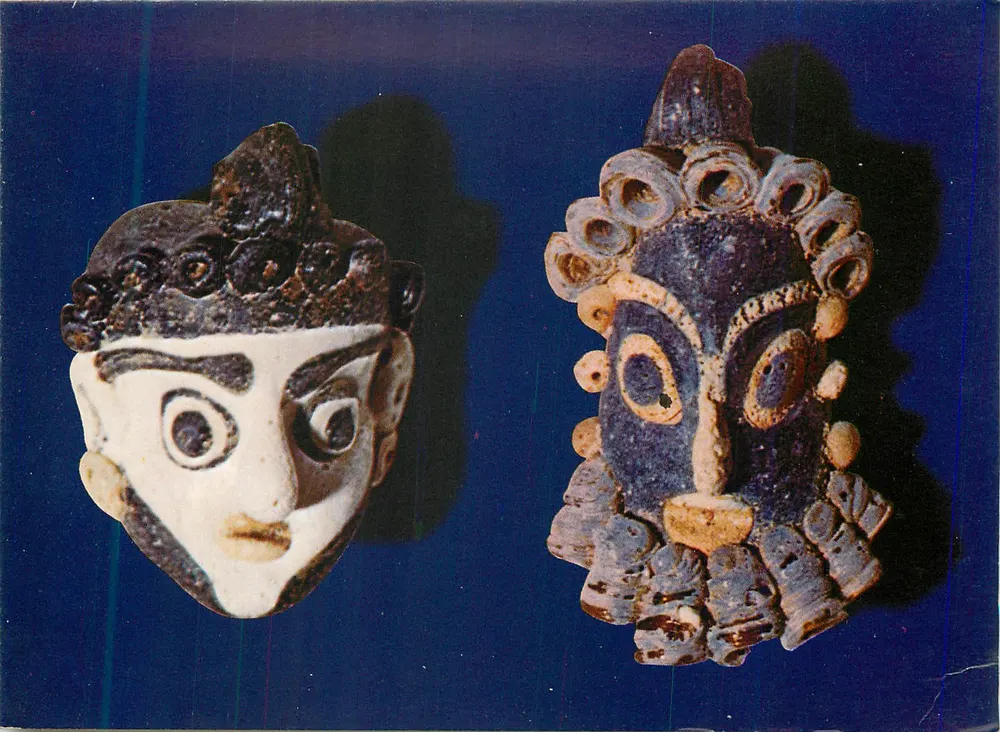 Keramische Masken — Archäologisches Museum — Verlag nicht sichtbar - Vorderseite