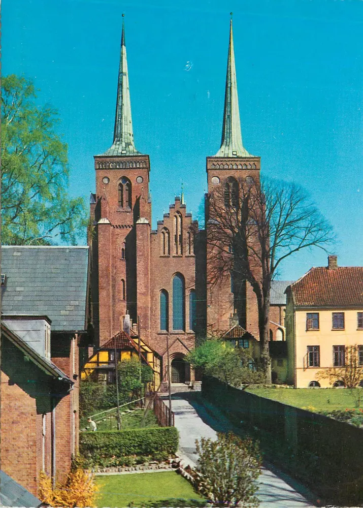 Igreja de São Pedro e São Paulo de Roskilde — vista panorâmica — editor não visível - Frente