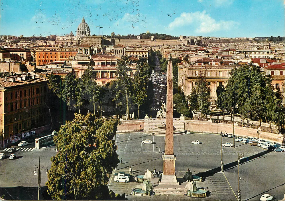Piazza del Popolo — Roma — vista panorâmica com o Obélisco e a basílica de São Pedro em segundo plano - Frente