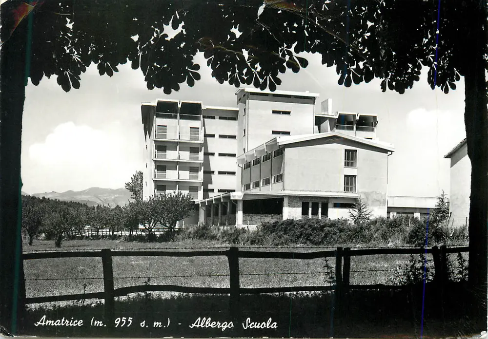 Amatrice (alt. 955 m) — Albergo Scuola - Frente