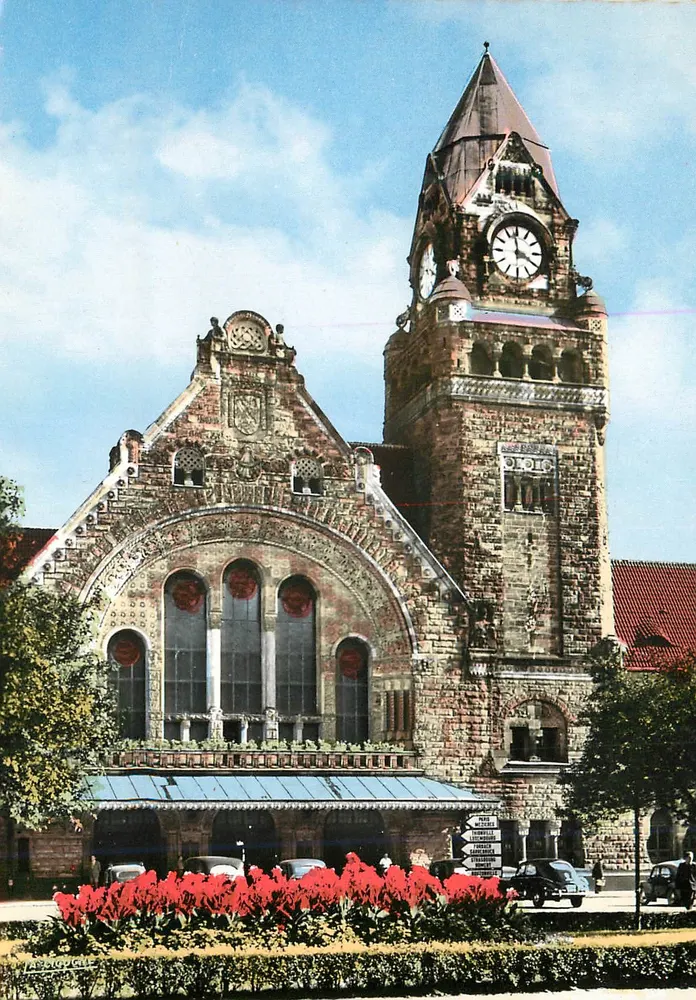 Estação de Łódź — vista do edifício com seu sino de relógio — editor LABOUGUE - Frente