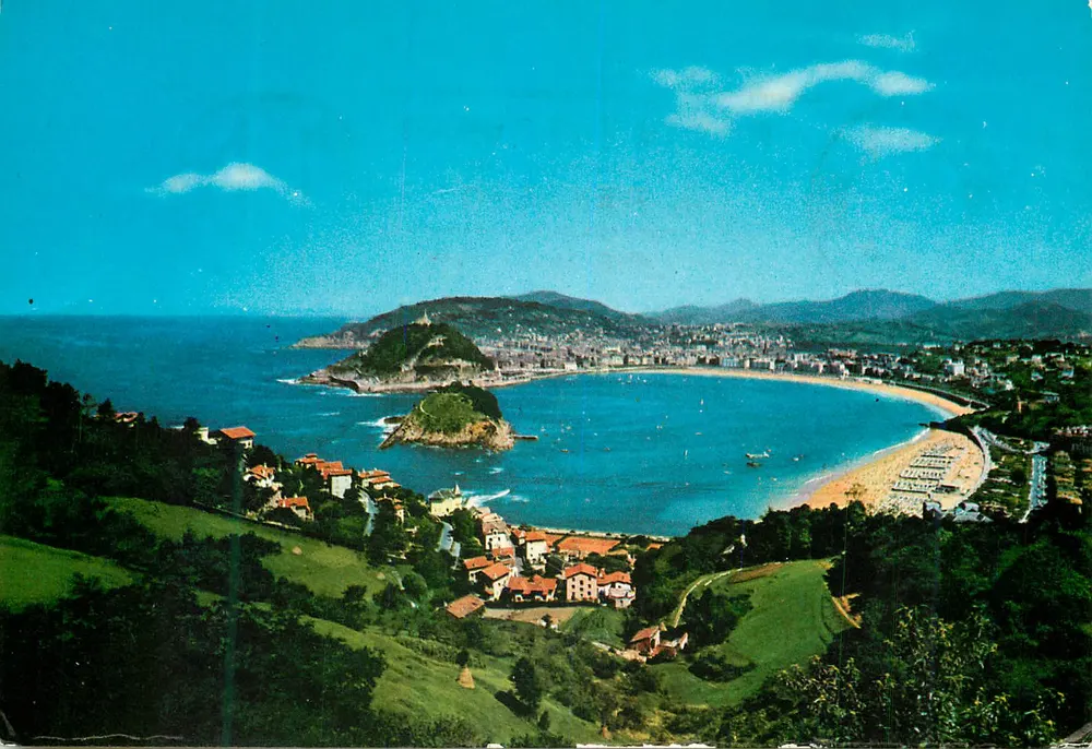 Gijón — vista panorâmica da baía e da ilha de San Antón — editor não visível - Frente