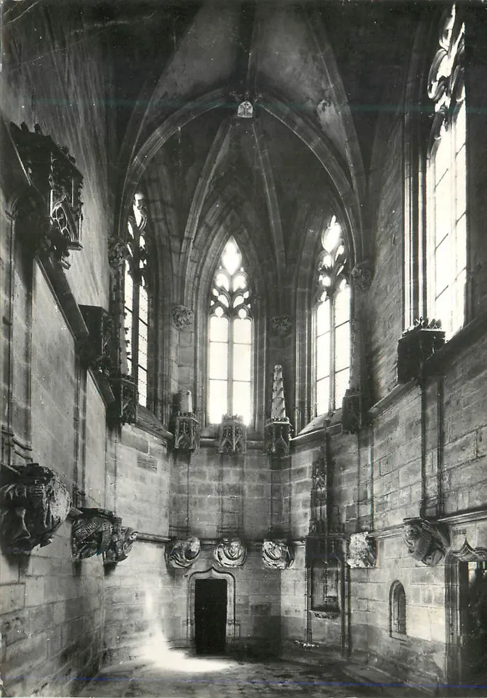 Innenraum einer gotischen Kirche — Gewölbe und Spitzbogenfenster — unbekannter Verlag - Vorderseite