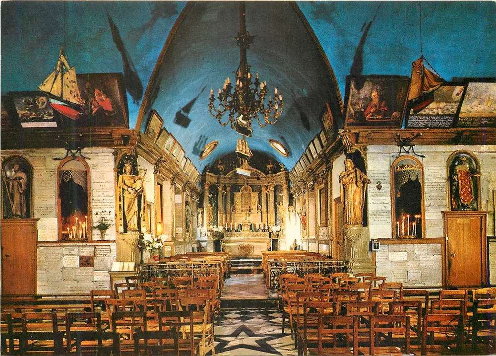 Innenansicht der Kirche — Wandmalereien und blaue Gewölbe — Verlag nicht sichtbar - Vorderseite