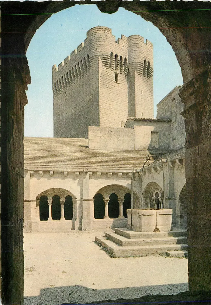 Castelo de Montclus — vista do claustro e da torre — editor não identificado - Frente