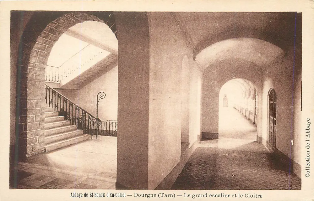 Abtei St-Benoît d'En-Calcat — Dourgne (Tarn) — Der große Treppenaufgang und der Cloister - Vorderseite