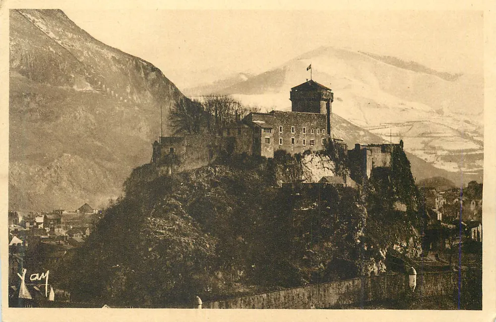 Château de Montfaucon-d'Argonne — Panoramablick — Verleger unbekannt - Vorderseite