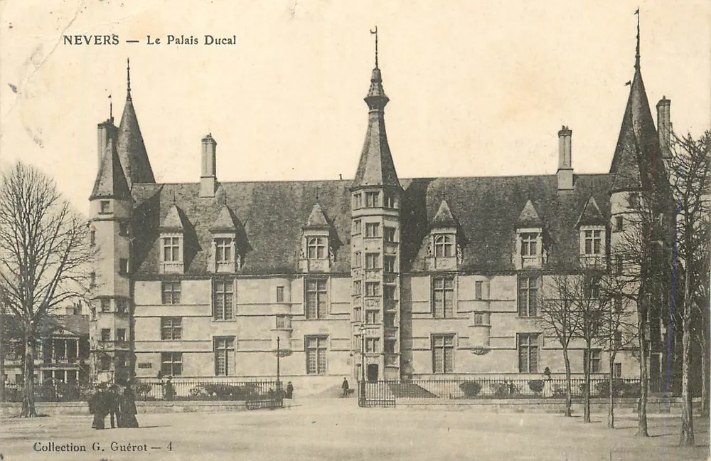 Nevers — Le Palais Ducal — Collection G. Guérot — 4 - Frente