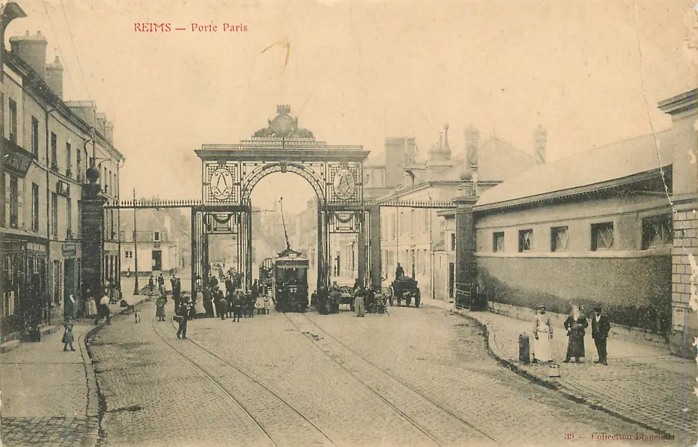 Reims — Porte Paris — Arc de triomphe orné de deux horloges — éditeur Collection Blancard, n°31 - Frente