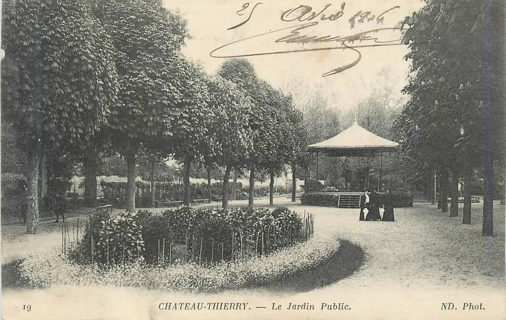 Castelo-Thierry — O Jardim Público — ND. Fot. - Frente