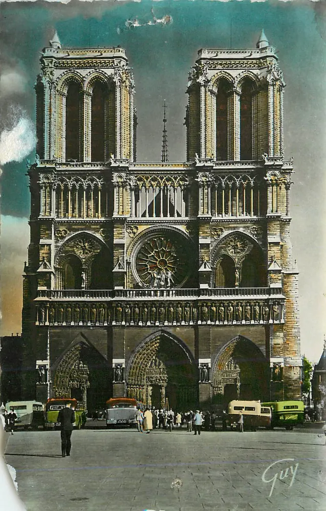 Notre-Dame de Paris — Gotische Fassade — Guy - Vorderseite