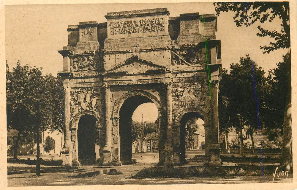 तारा के विजय द्वार — पेरिस — प्रकाशक F. J. 707 - आगे