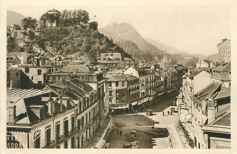 Vic-Fezensac — vista panorâmica da cidade e do castelo na colina — editor Arthit Vic-Cèlès, n° 109 - Frente
