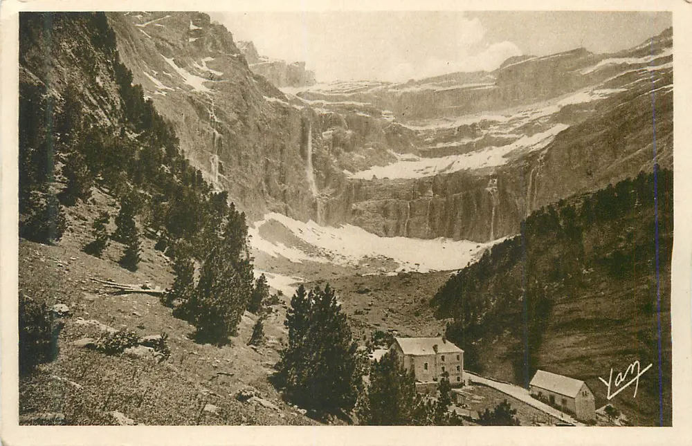 Vale nevada com cascata — Vista de Van — editor Van - Frente