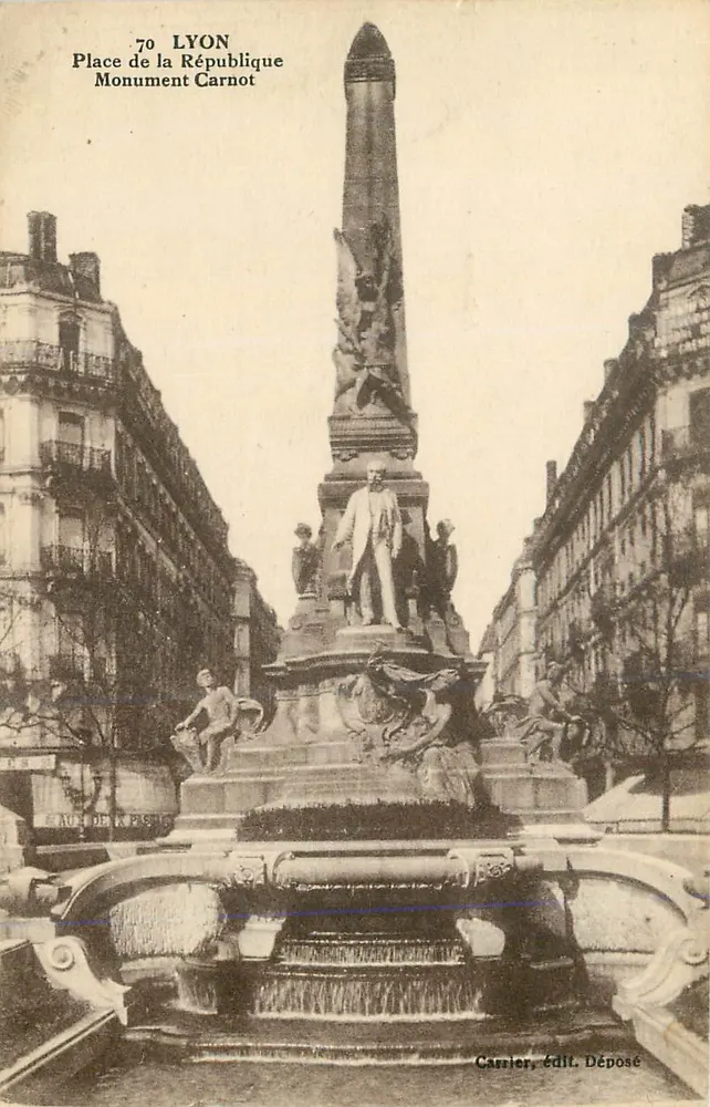 Place de la République — Lyon — Monument Carnot — Carrier, éd. Déposé - Frente