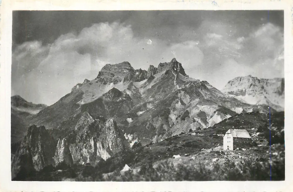 Alpine Berg — isolierter Chalet — unbekannter Verlag, Serie-Nummer nicht lesbar - Vorderseite