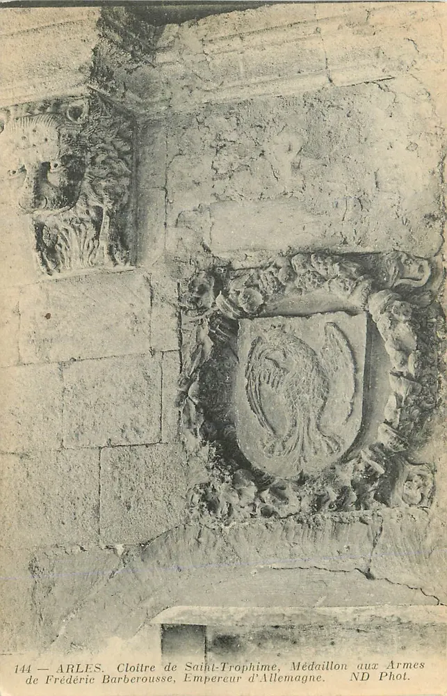 Arles. Kloster von Saint-Trophime — Medaille mit den Wappen von Friedrich Barbarossa, Kaiser von Deutschland — ND Phot. - Vorderseite
