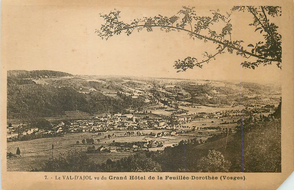 Der VAL-D'AJOL von der Grand Hôtel de la Feuillée-Dorothée (Vosges) — Panoramablick — Serie 7 - Vorderseite