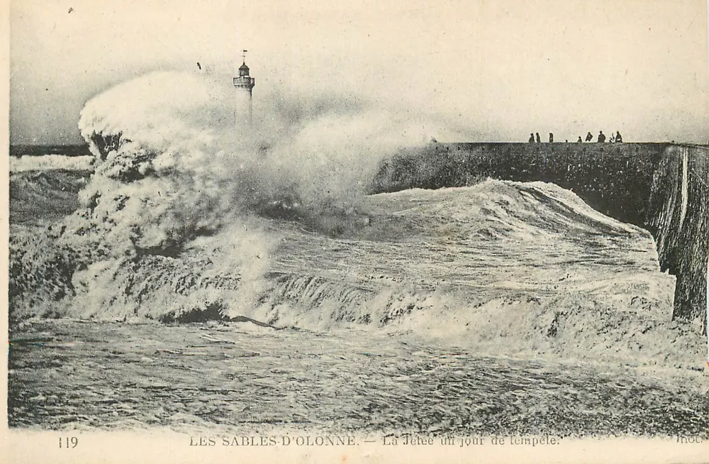 Les Sables-d'Olonne — A Ponte em um dia de tempestade - Frente