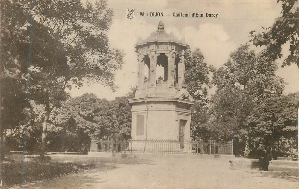 Dijon — Castelo de Eau Darcy — 98 - Frente