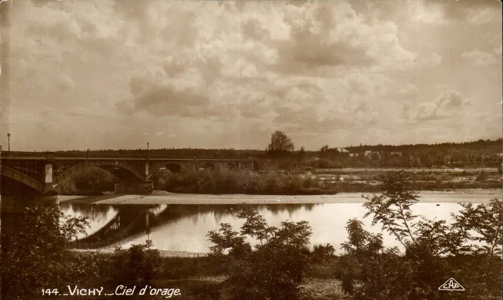 Vichy — Céu de tempestade — C.A.P. Strasbourg, n°144 - Frente