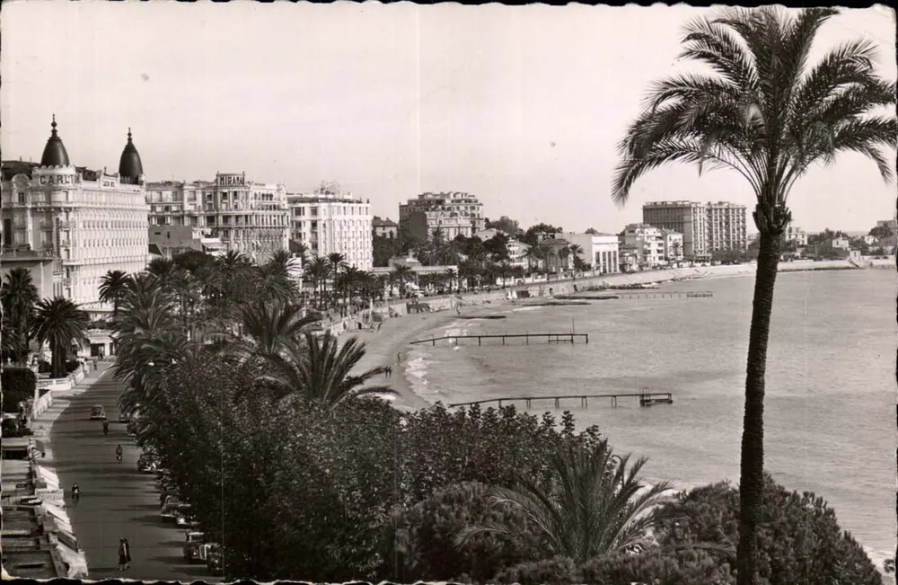 Cannes - Allgemeiner Blick auf die Croisette und die großen Hotels — Editions S.E.P.T. - 8-74A - Vorderseite