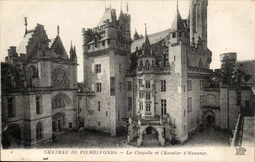Schloss Pierrefonds — Die Kapelle und die Ehrentreppe — JND Phot. - Vorderseite