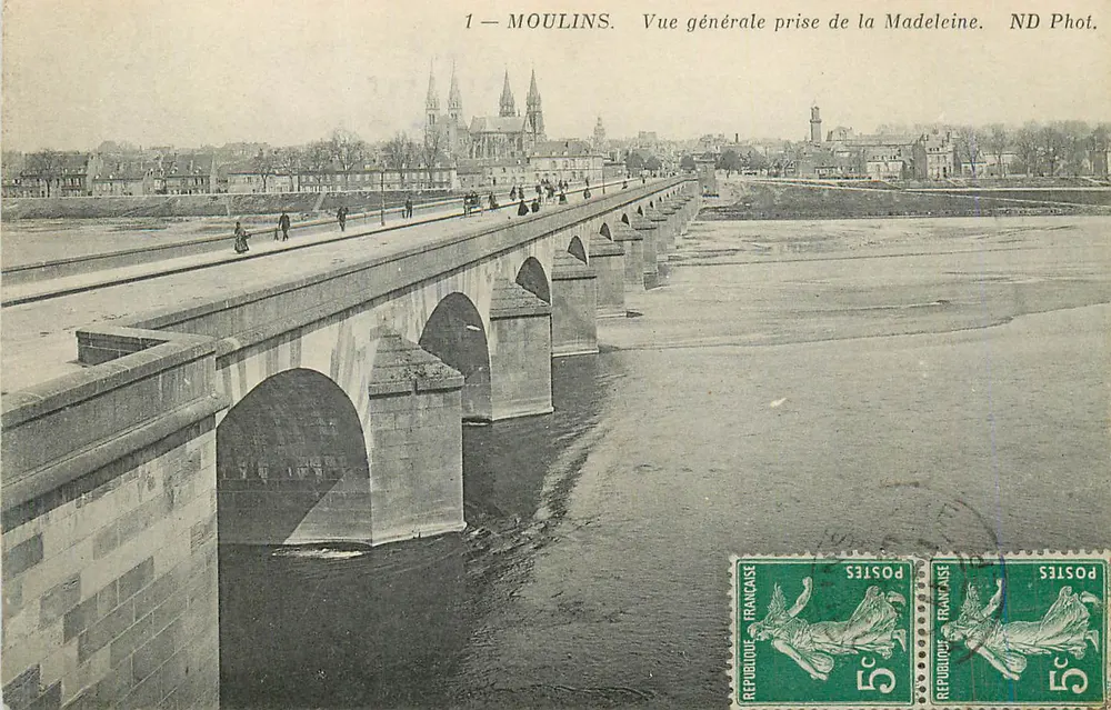 Moulins — Allgemeine Ansicht von der Madeleine — ND Phot. - Vorderseite